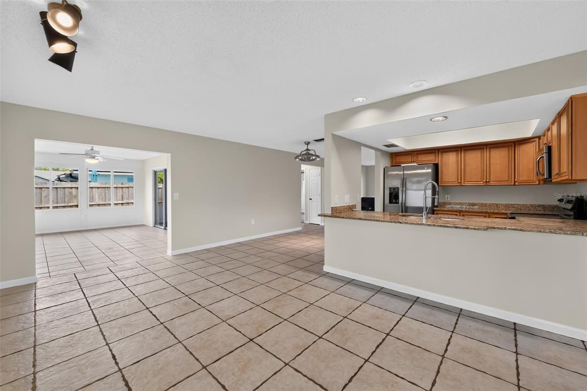 7207 14TH AVENUE — photo 9 of 21