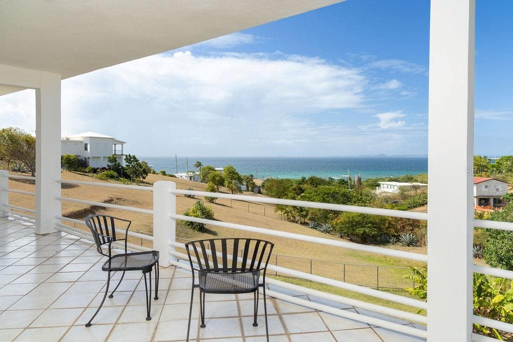 759B COM. VILLA BORINQUEN — photo 1 of 24