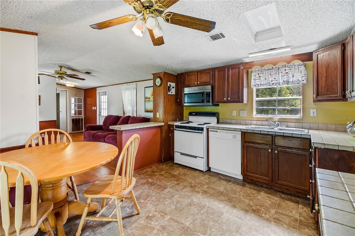 7438 CR 663 — photo 18 of 36