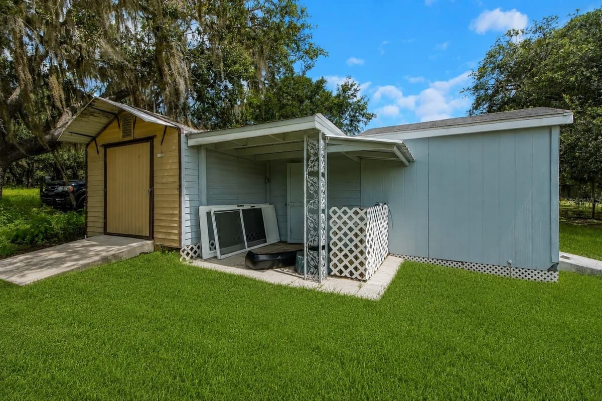 7438 CR 663 — photo 33 of 36