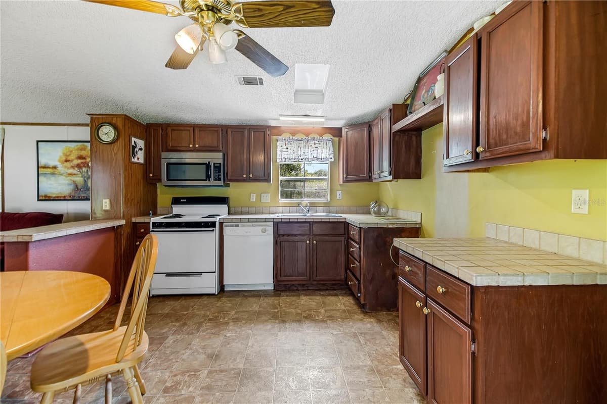 7438 CR 663 — photo 23 of 36