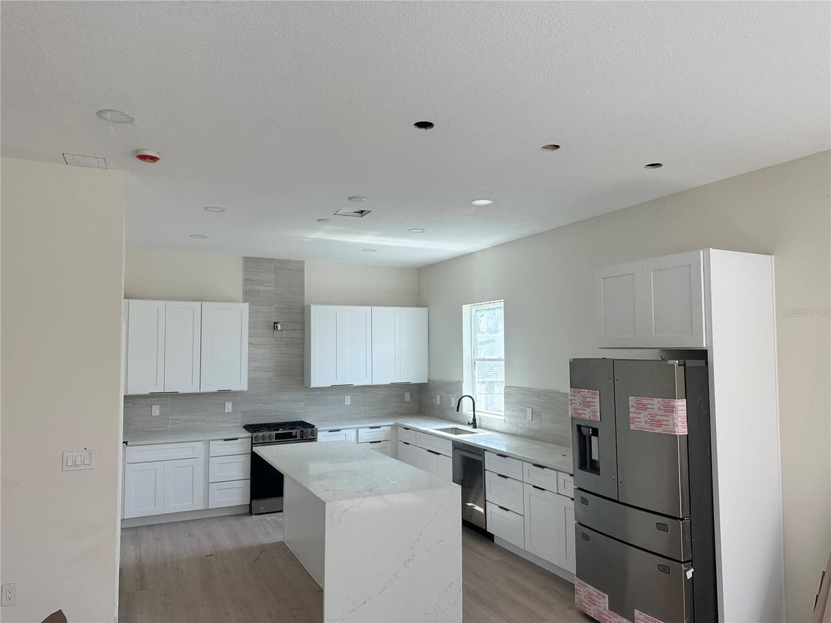 2142 5TH AVENUE — photo 4 of 6