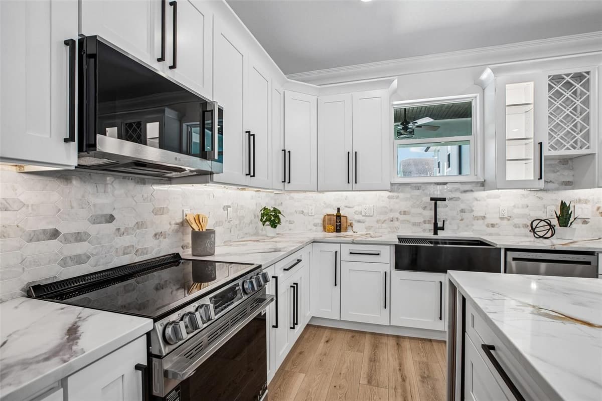 406 CHELSEA STREET — photo 20 of 59