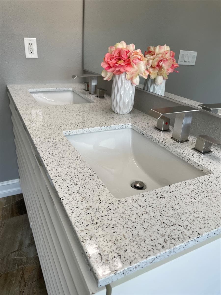 5036 WHISTLING PINES COURT — photo 18 of 33
