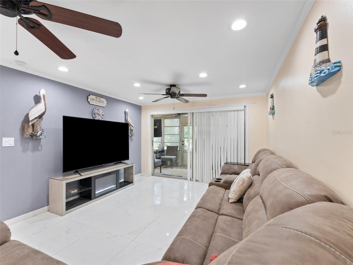 4237 REDCLIFF PLACE — photo 15 of 25