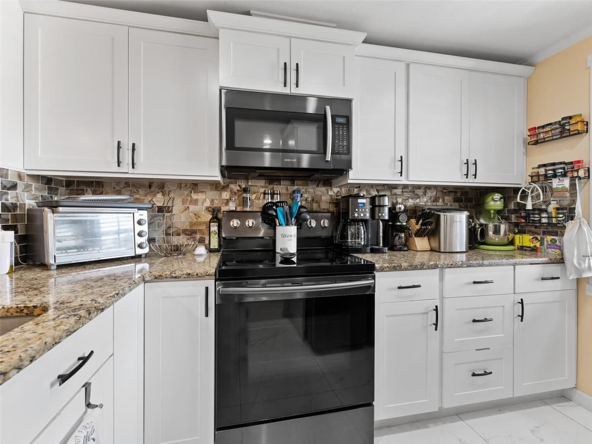 4237 REDCLIFF PLACE — photo 4 of 25