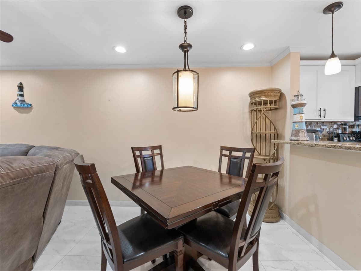 4237 REDCLIFF PLACE — photo 9 of 25