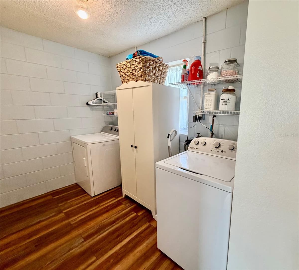 8 HENDRY AVENUE — photo 4 of 28