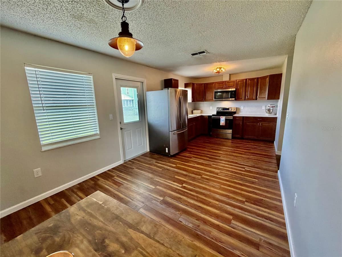 8 HENDRY AVENUE — photo 15 of 28