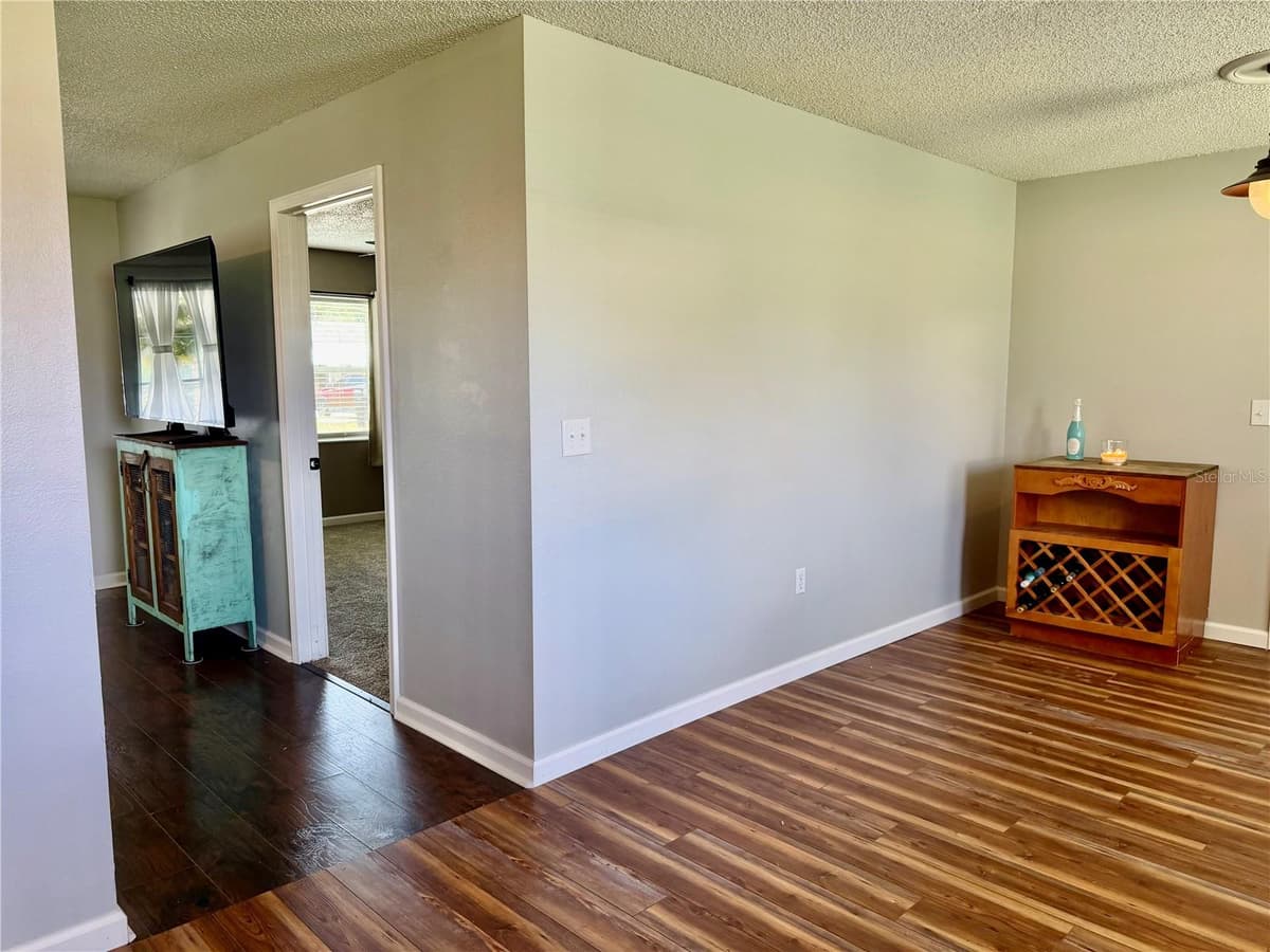 8 HENDRY AVENUE — photo 16 of 28