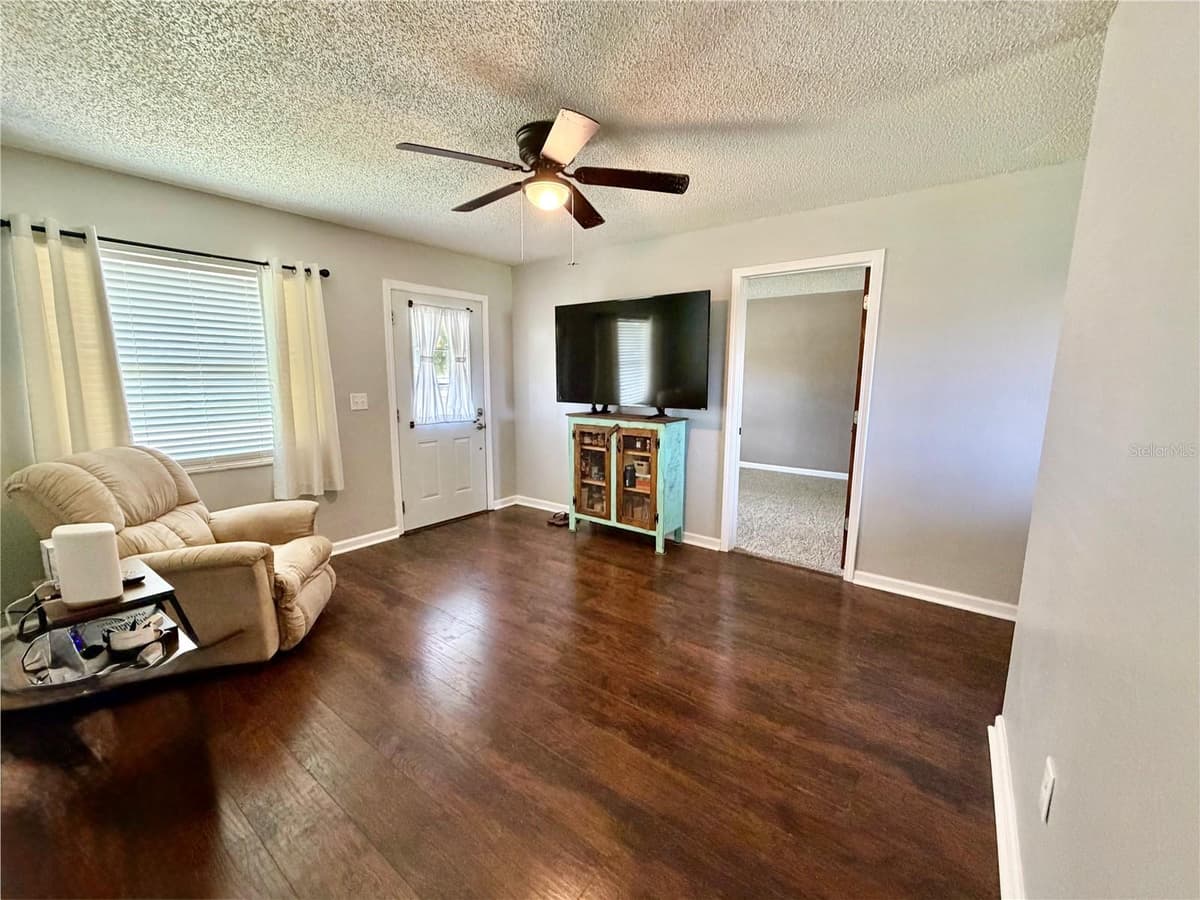 8 HENDRY AVENUE — photo 9 of 28