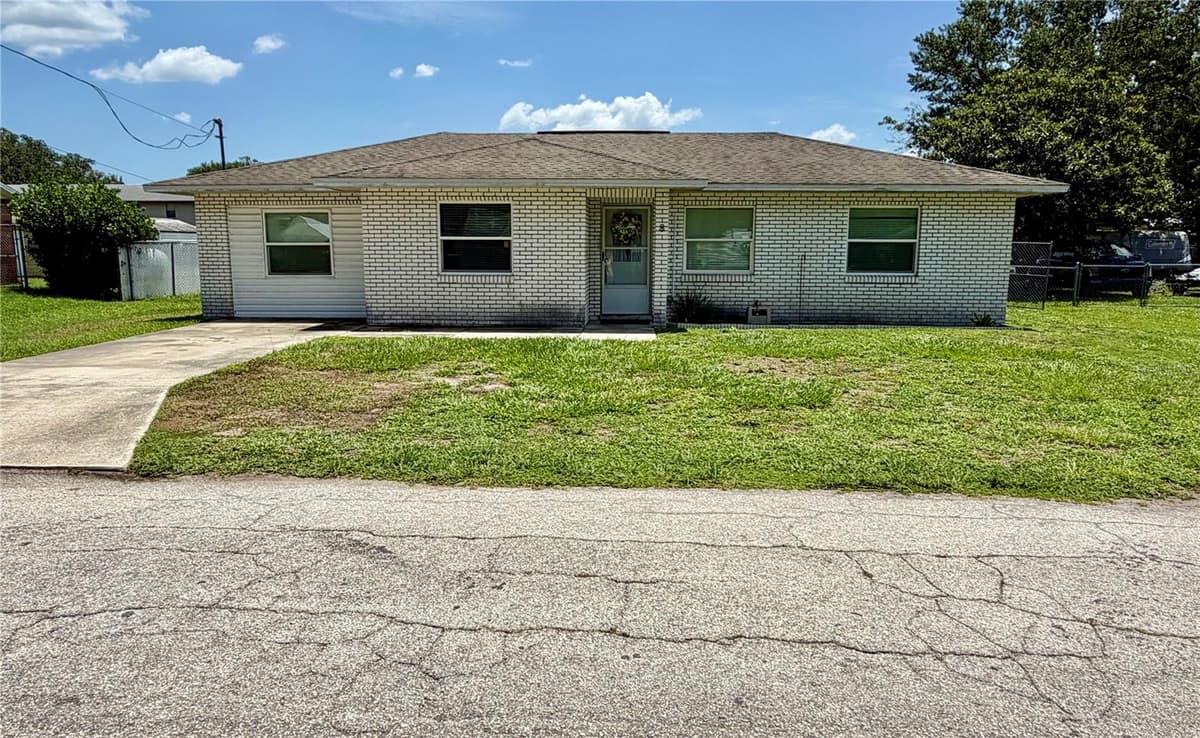 8 HENDRY AVENUE — photo 1 of 28