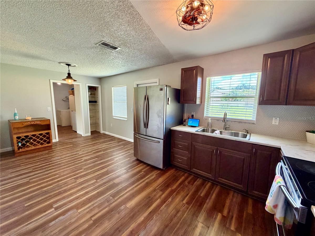 8 HENDRY AVENUE — photo 11 of 28