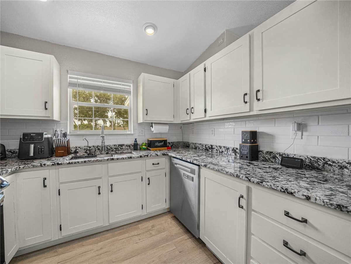 4167 NELSON ROAD — photo 9 of 33