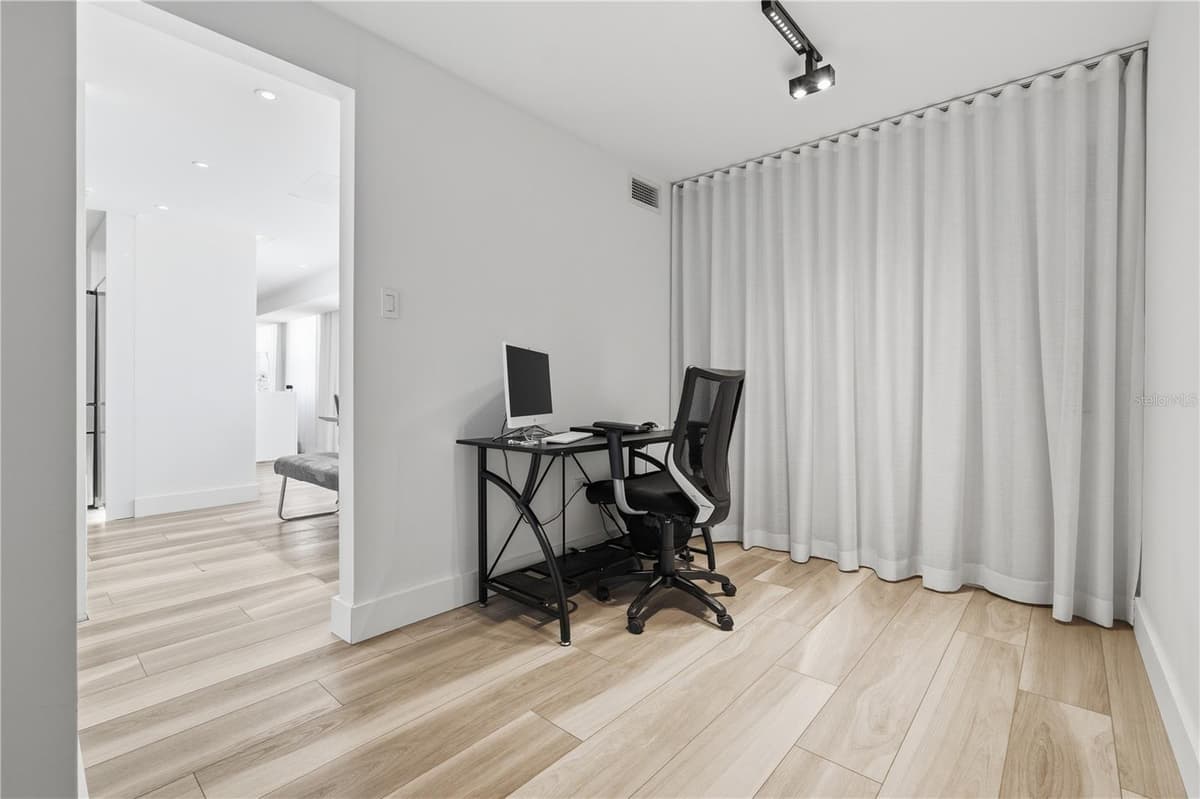 3307 ISLA VERDE AVE. — photo 14 of 21