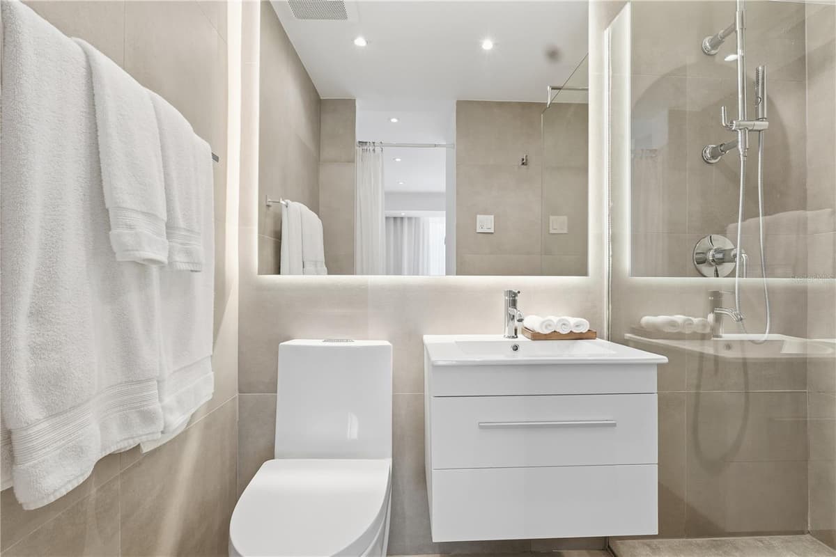3307 ISLA VERDE AVE. — photo 15 of 21