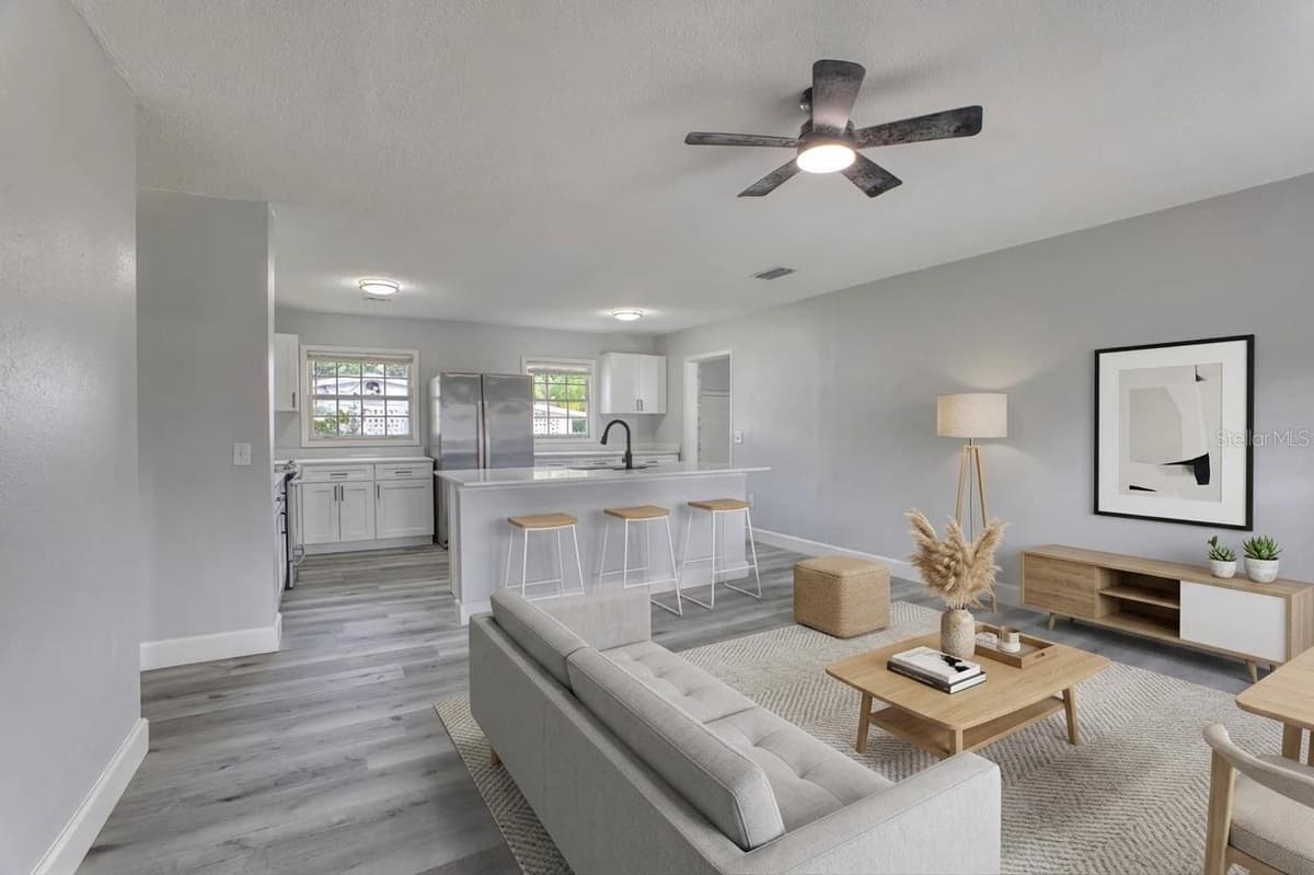 102 AMIGOS ROAD — photo 8 of 36