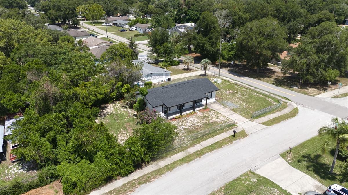 102 AMIGOS ROAD — photo 31 of 36