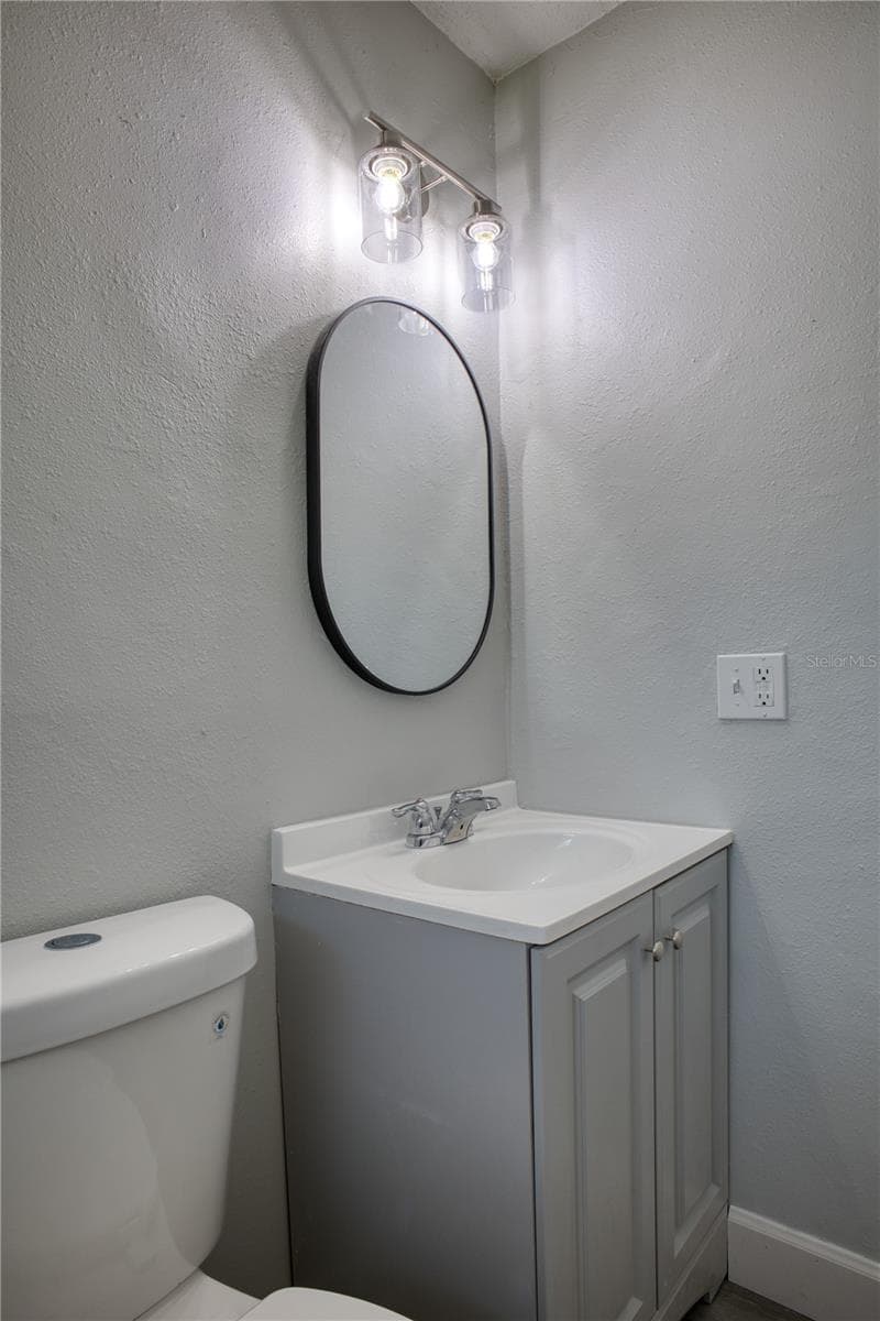 102 AMIGOS ROAD — photo 15 of 36