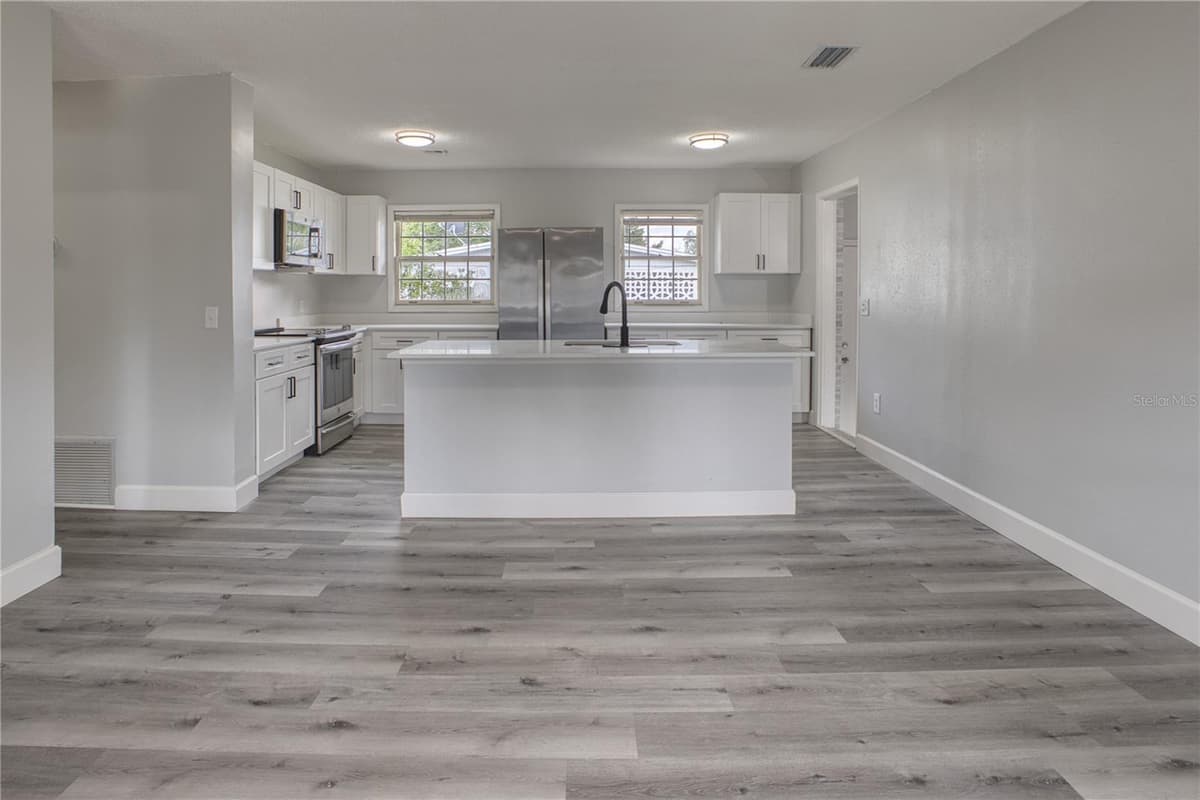 102 AMIGOS ROAD — photo 6 of 36