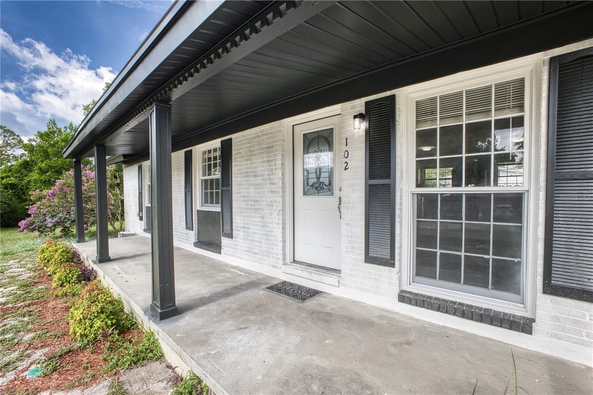 102 AMIGOS ROAD — photo 4 of 36