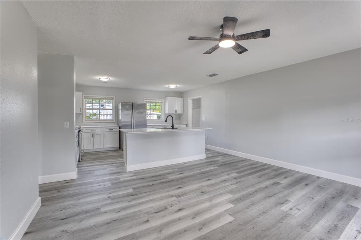 102 AMIGOS ROAD — photo 7 of 36