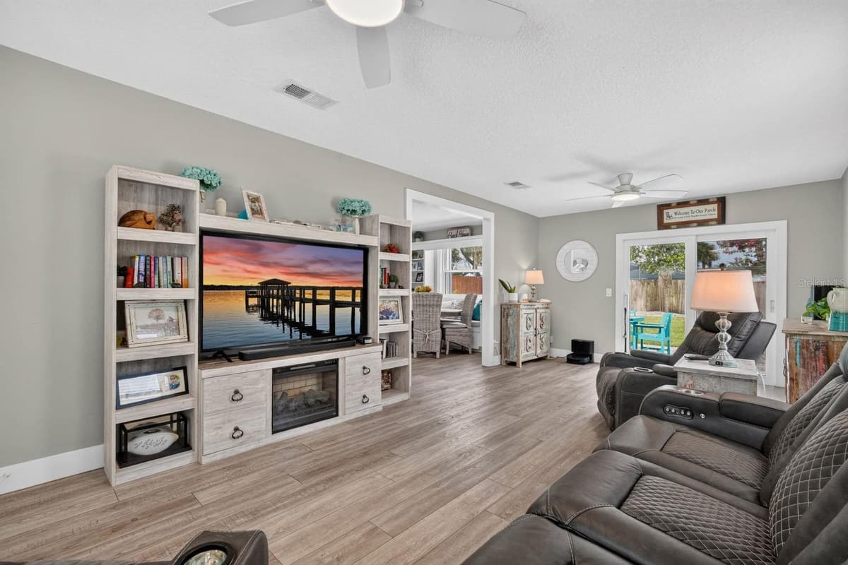 4503 SAXON DRIVE — photo 10 of 41