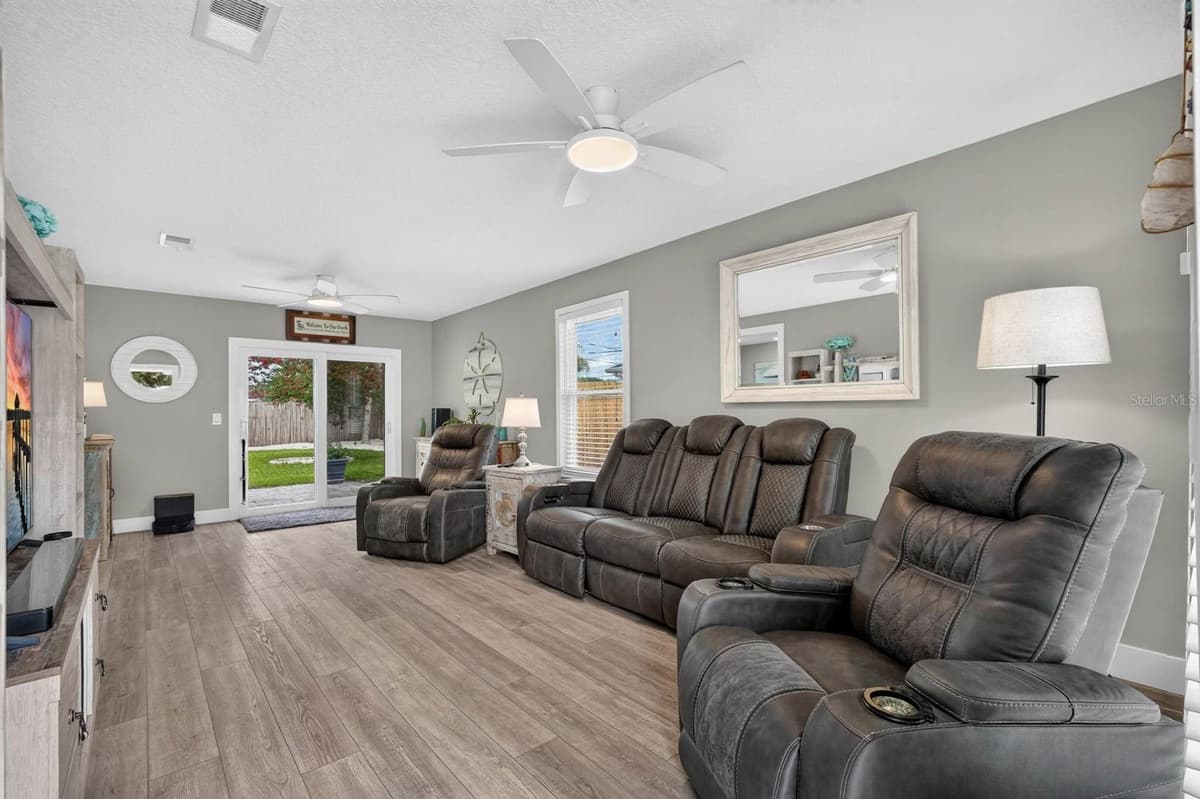 4503 SAXON DRIVE — photo 11 of 41