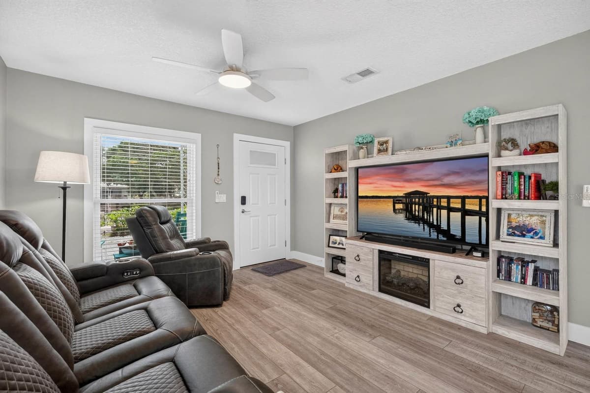 4503 SAXON DRIVE — photo 13 of 41