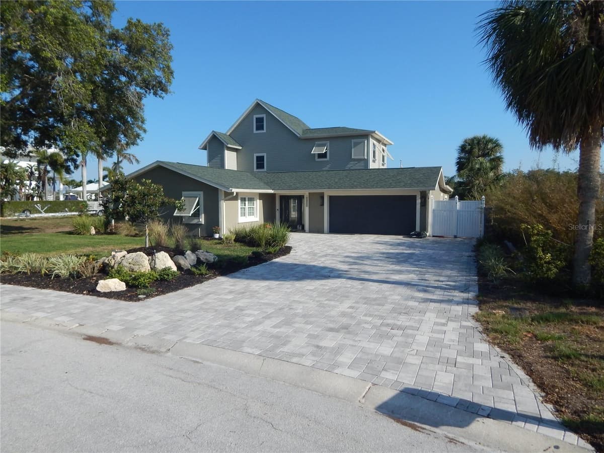 8025 ISLAND DRIVE — photo 4 of 36