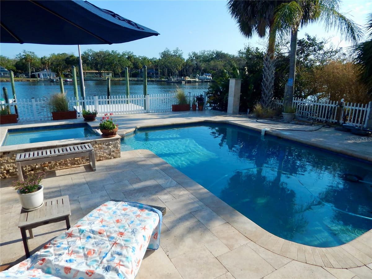 8025 ISLAND DRIVE — photo 34 of 36