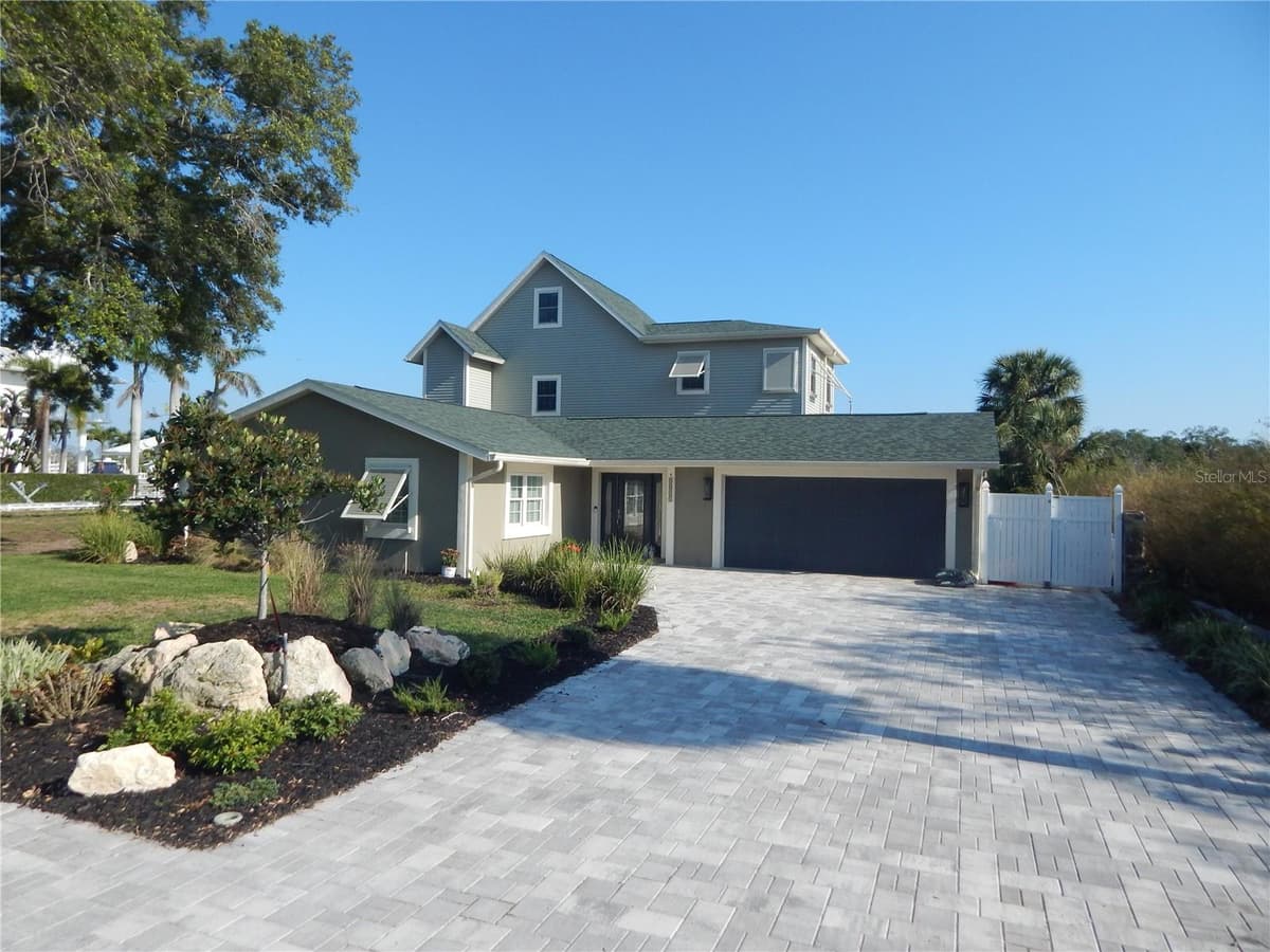 8025 ISLAND DRIVE — photo 1 of 36