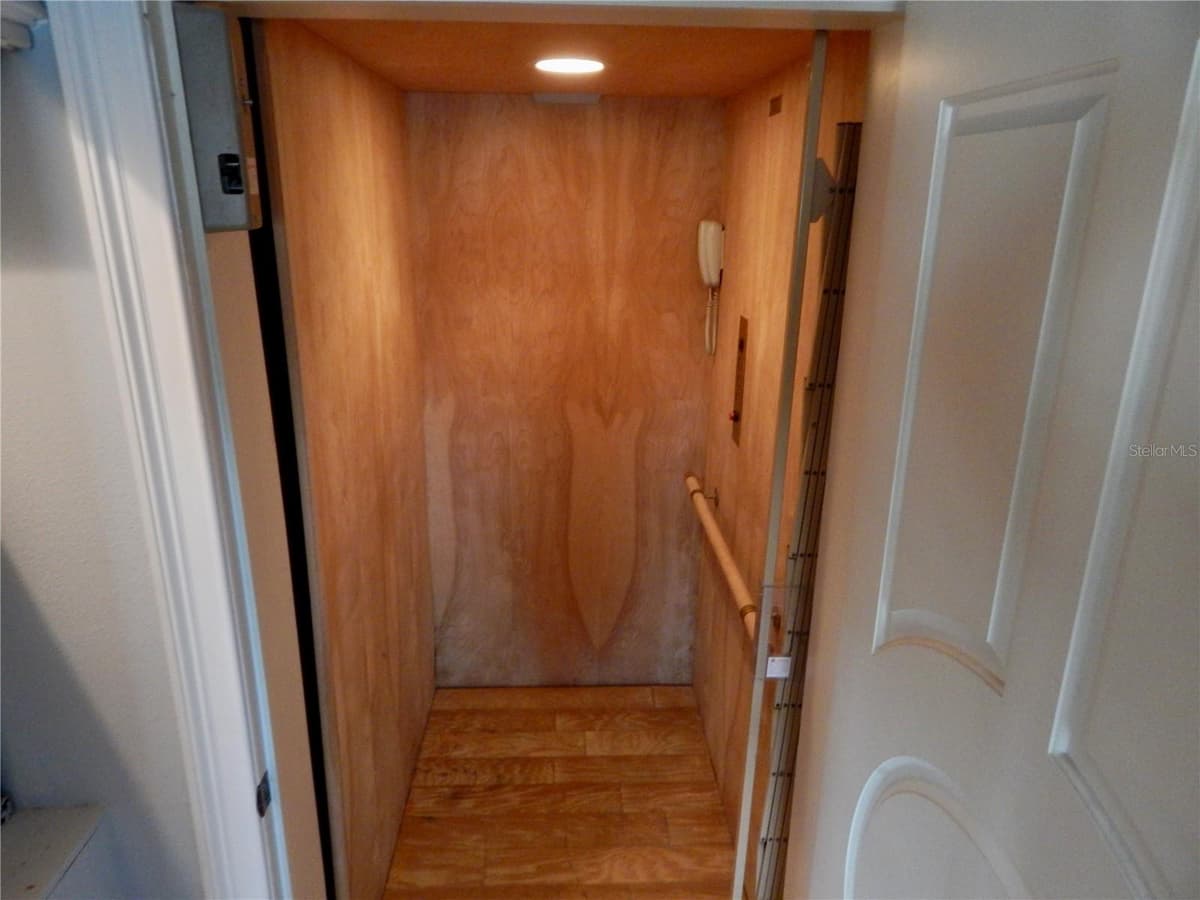 8025 ISLAND DRIVE — photo 16 of 36