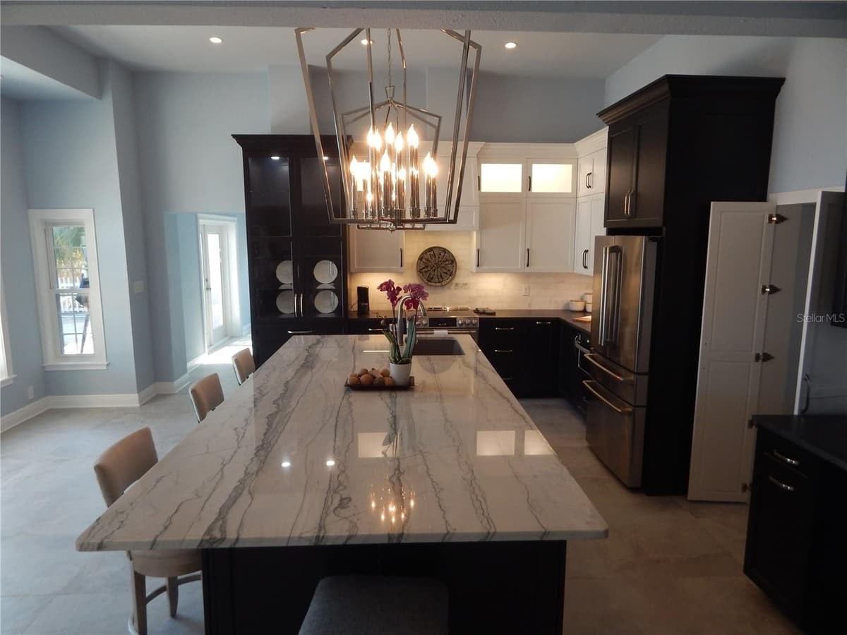 8025 ISLAND DRIVE — photo 7 of 36