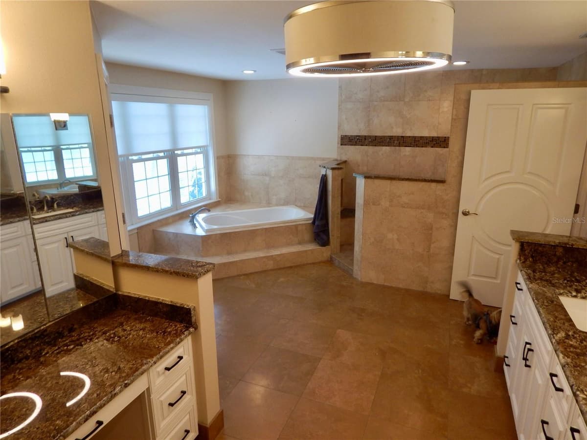 8025 ISLAND DRIVE — photo 14 of 36