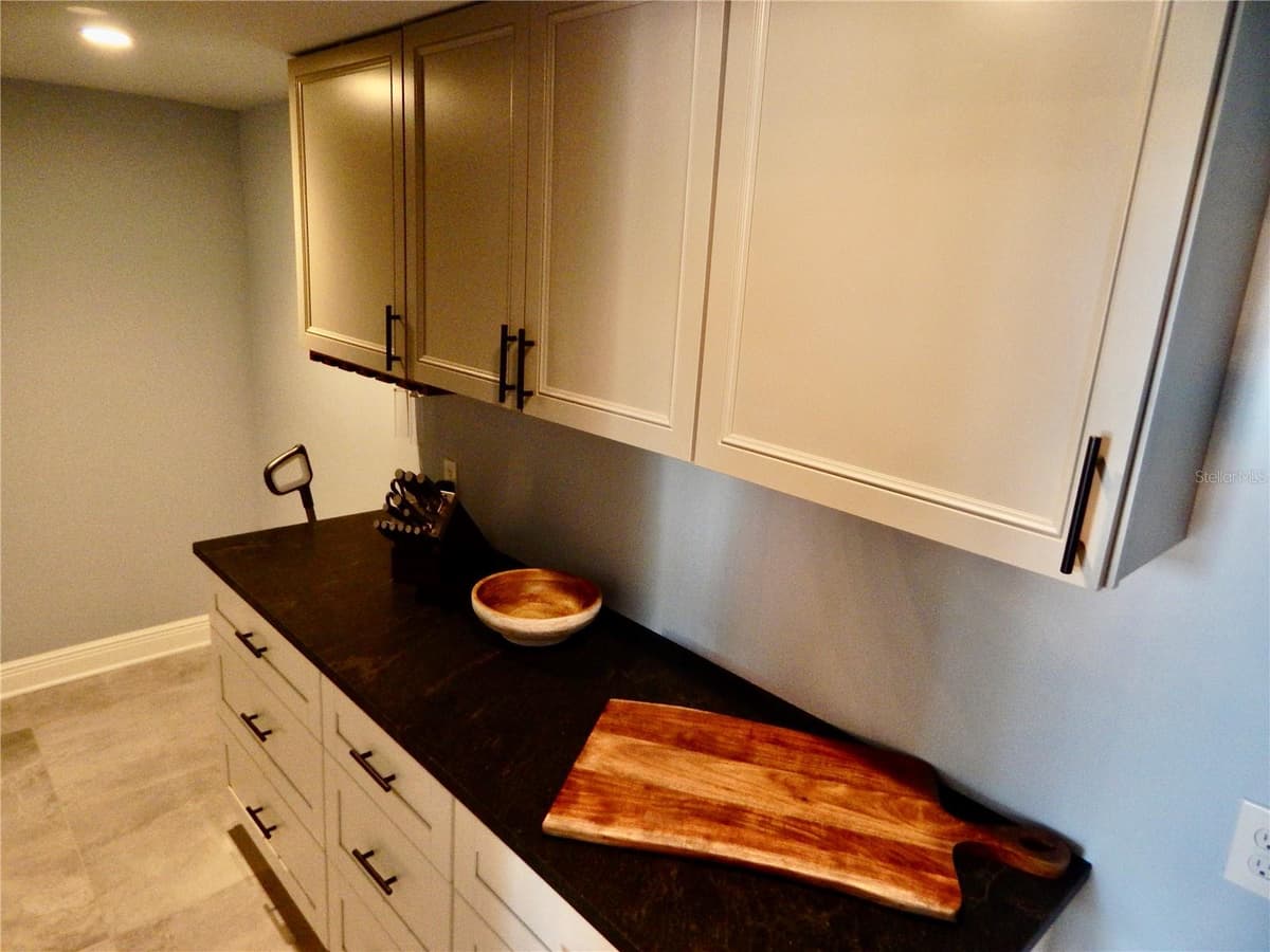 8025 ISLAND DRIVE — photo 10 of 36