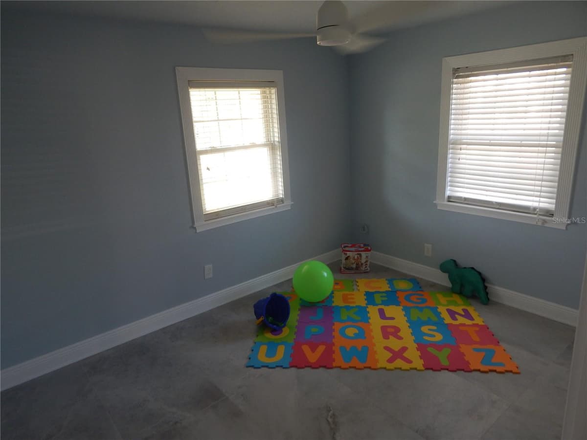8025 ISLAND DRIVE — photo 19 of 36