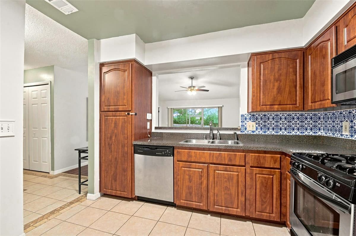 1356 LANDRY CIRCLE — photo 14 of 31