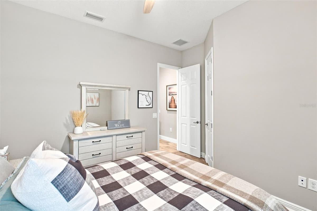 4263 WOODLAND RETREAT BOULEVARD — photo 37 of 63