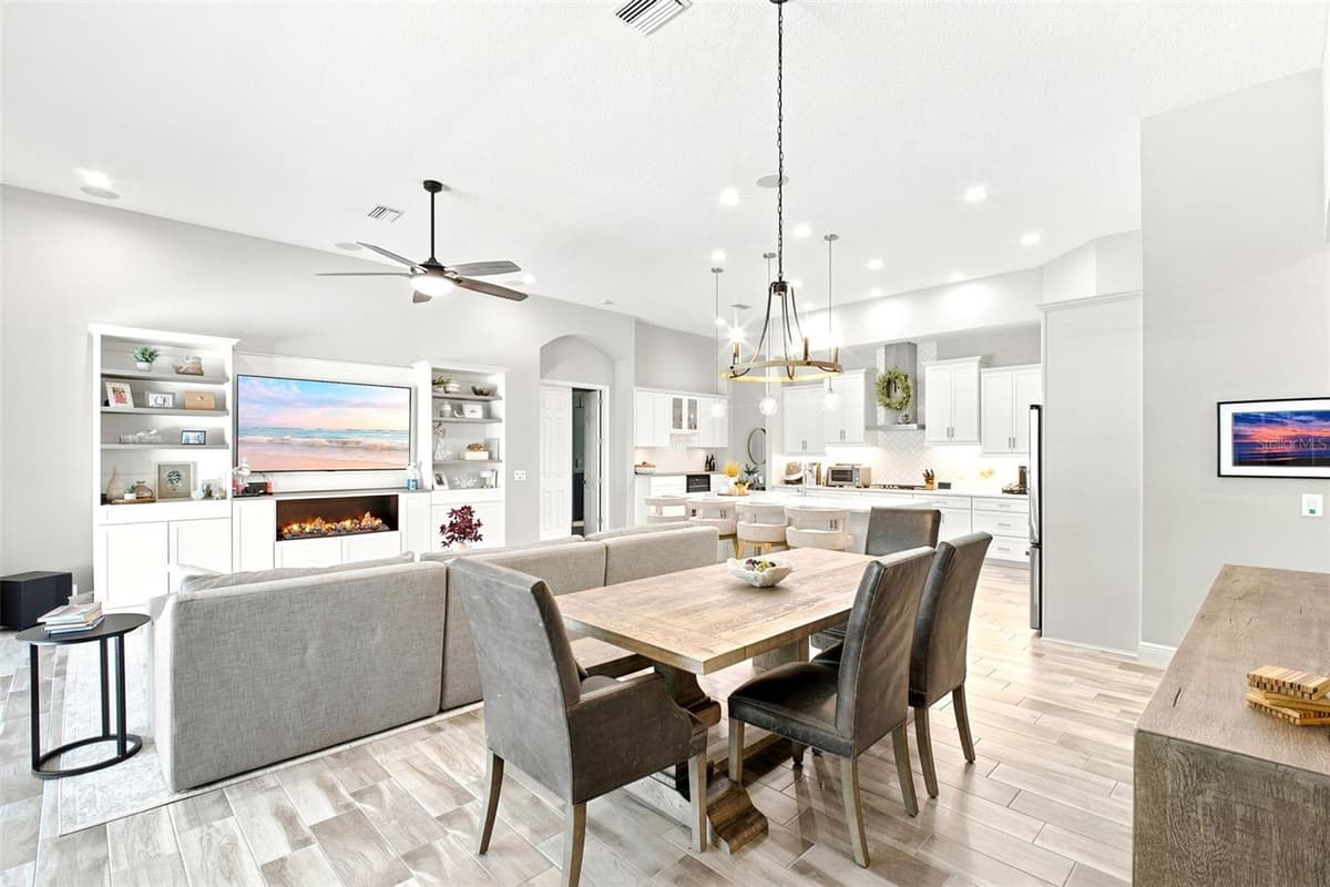 4263 WOODLAND RETREAT BOULEVARD — photo 10 of 63
