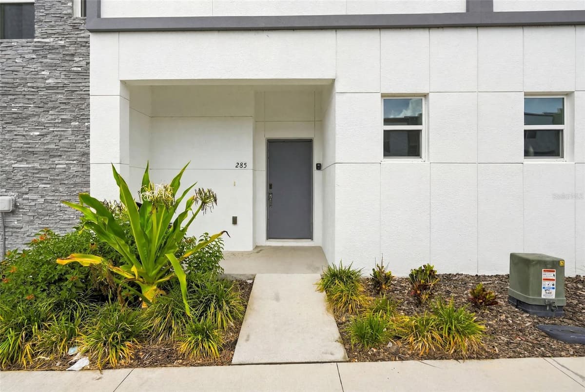 285 FAMAGUSTA DRIVE — photo 3 of 31
