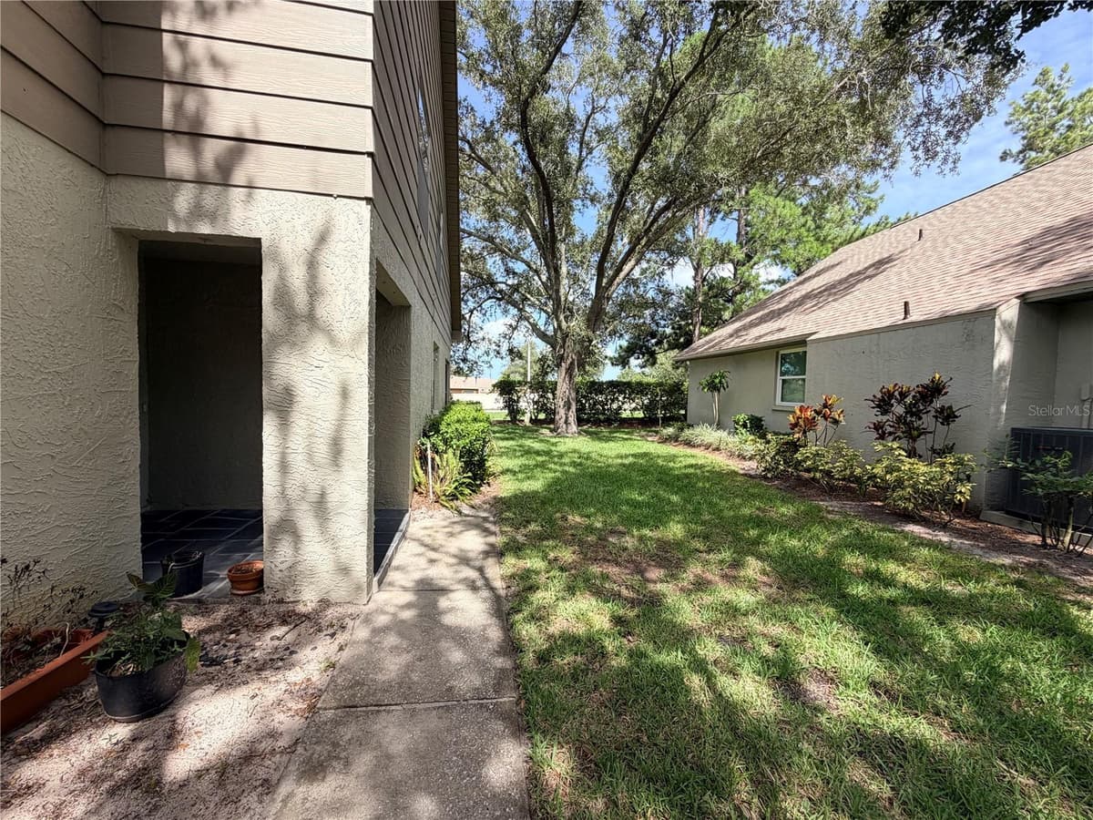 3417 ROCHELLE COURT — photo 3 of 33