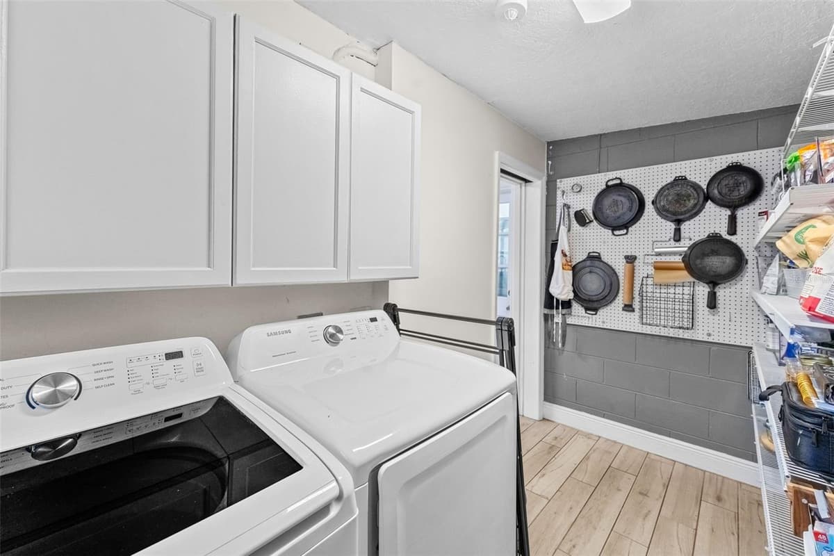 175 GRACE BOULEVARD — photo 18 of 50