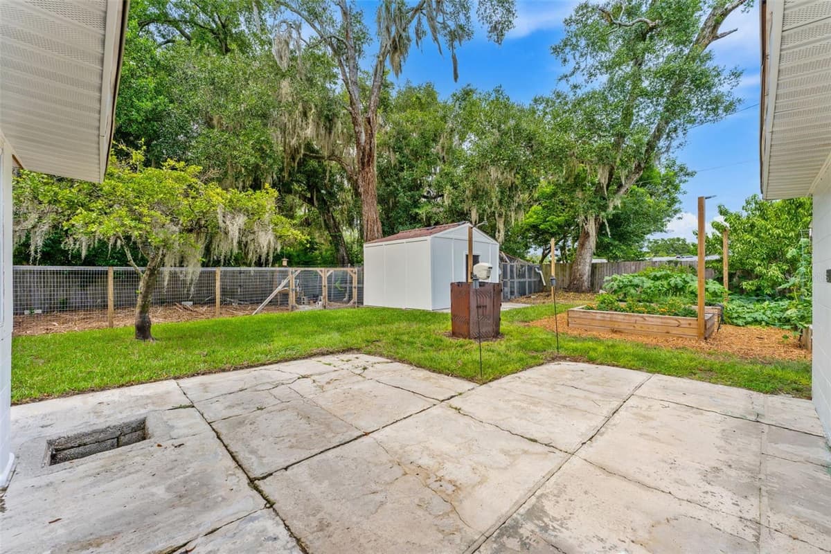 175 GRACE BOULEVARD — photo 30 of 50