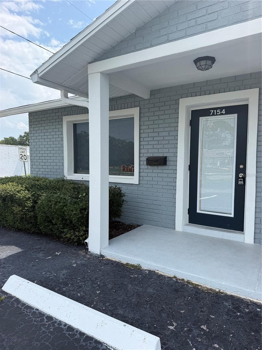 7154 CONGRESS STREET — photo 4 of 24