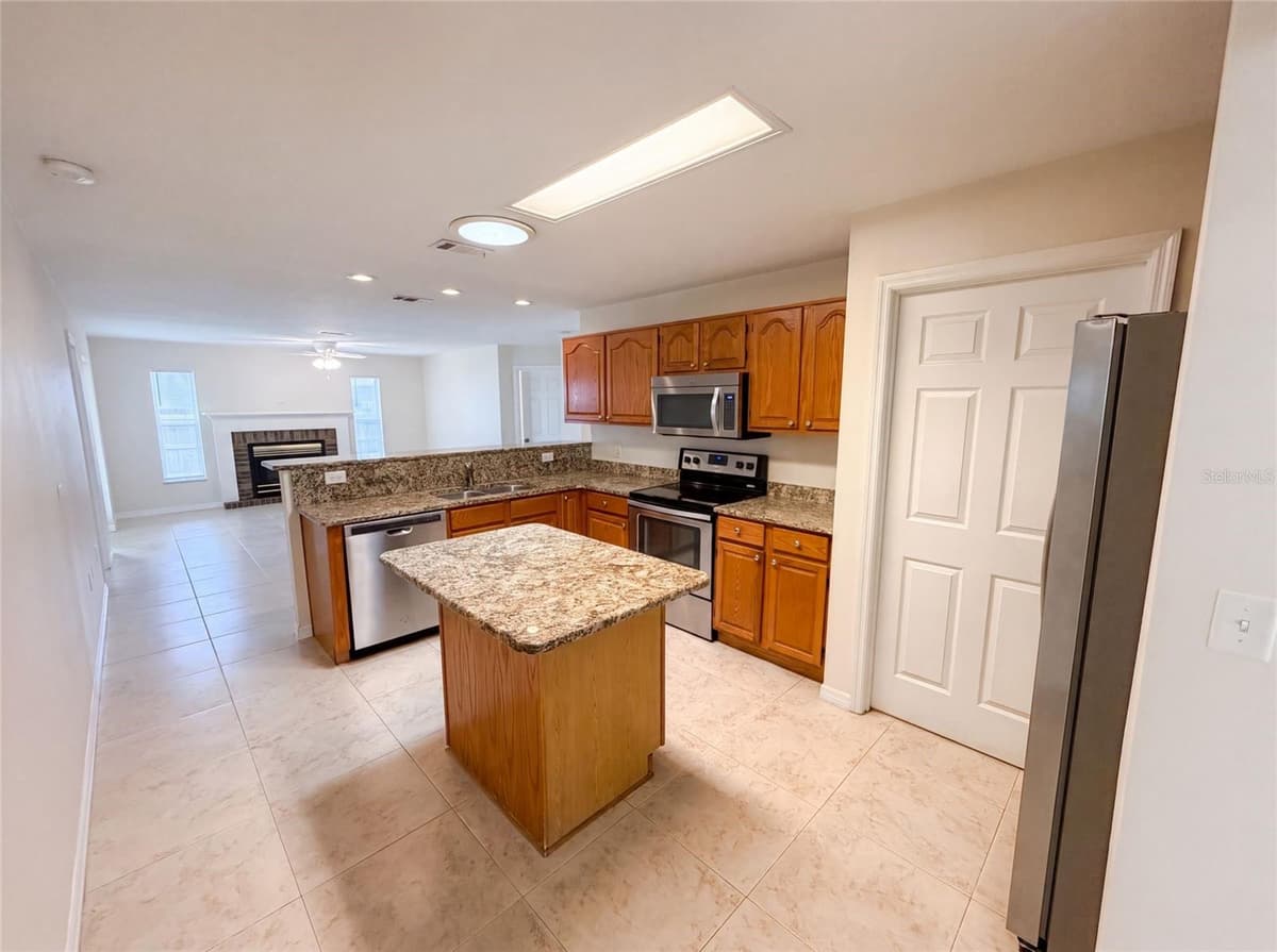 1015 DEER RUN DRIVE — photo 2 of 26