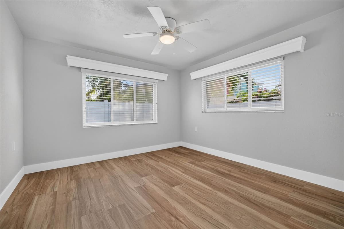 8651 GULF BOULEVARD — photo 18 of 32