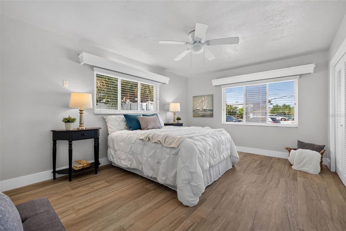 8651 GULF BOULEVARD — photo 19 of 32
