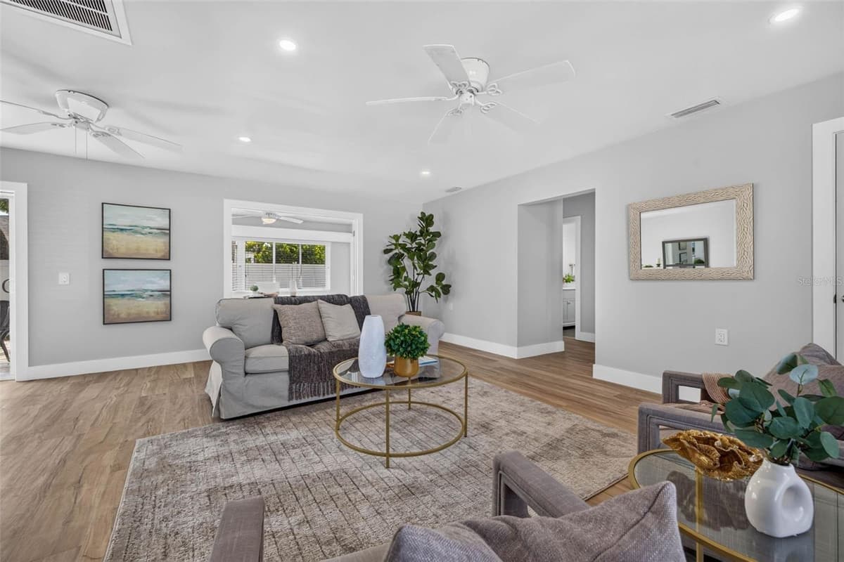 8651 GULF BOULEVARD — photo 2 of 32
