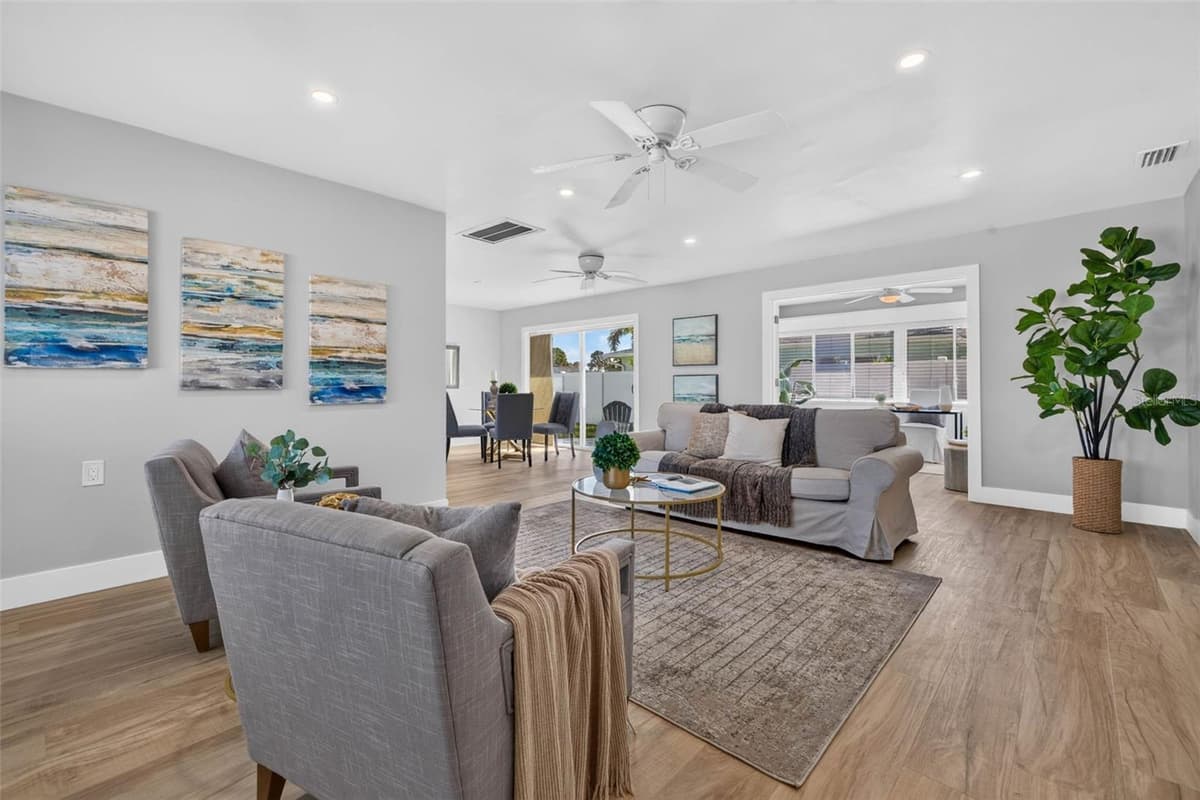 8651 GULF BOULEVARD — photo 5 of 32